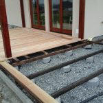 Etapy budowy tarasu drewnianego